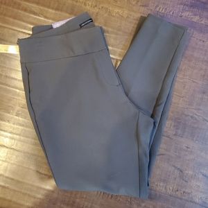NWT Women's Curvy Fit Green Pants SZ 10